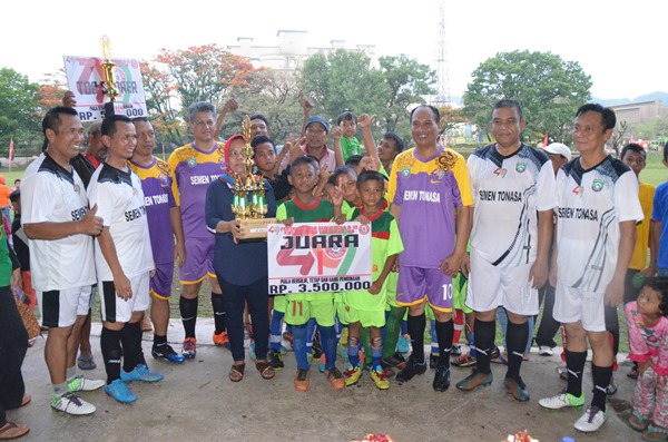 SD 4 Tala Kampiun Di Ajang Sepakbola Semen Tonasa Cup