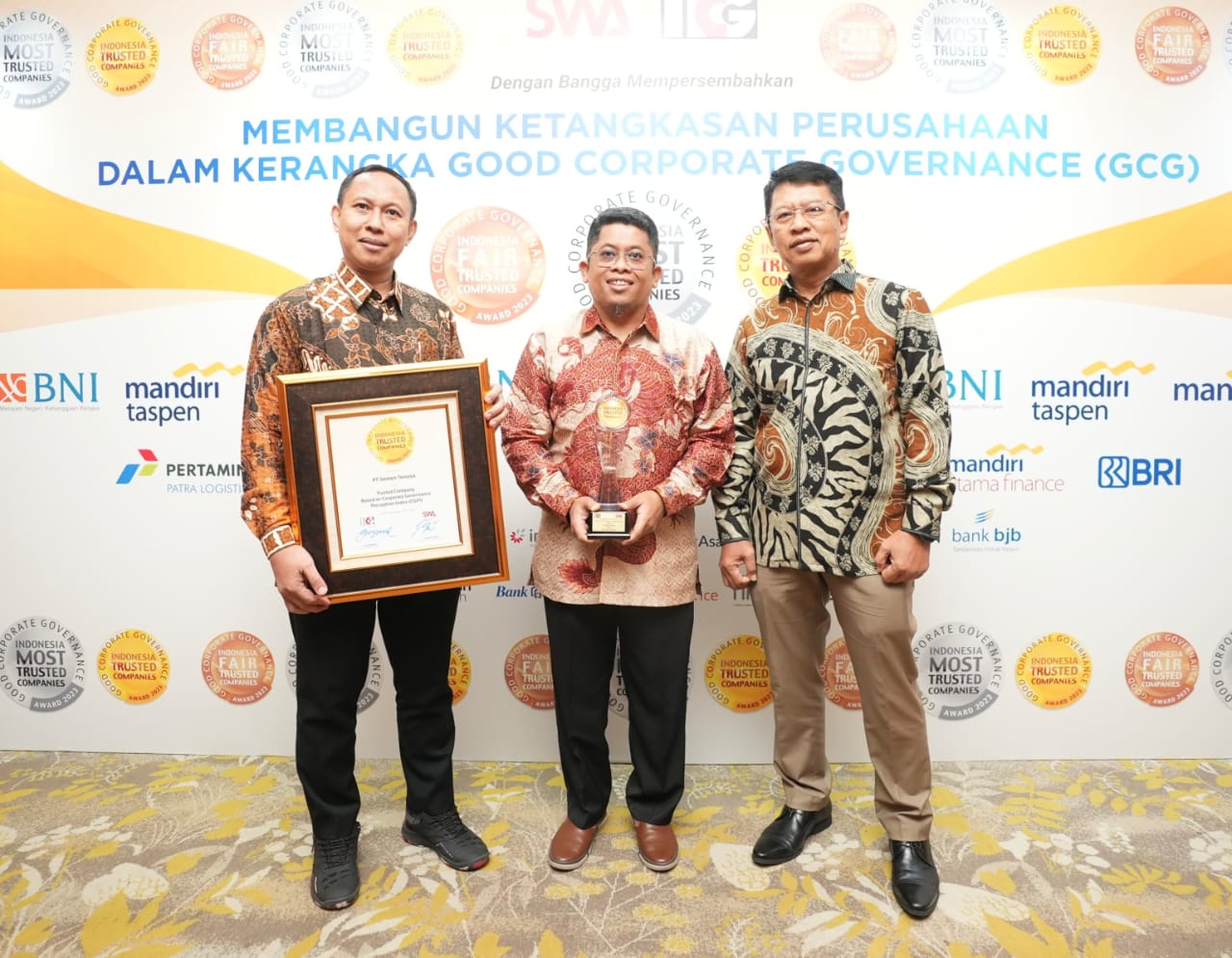 PT Semen Tonasa Raih Penghargaan Indonesia Trusted Companies Pada Ajang GCG Award