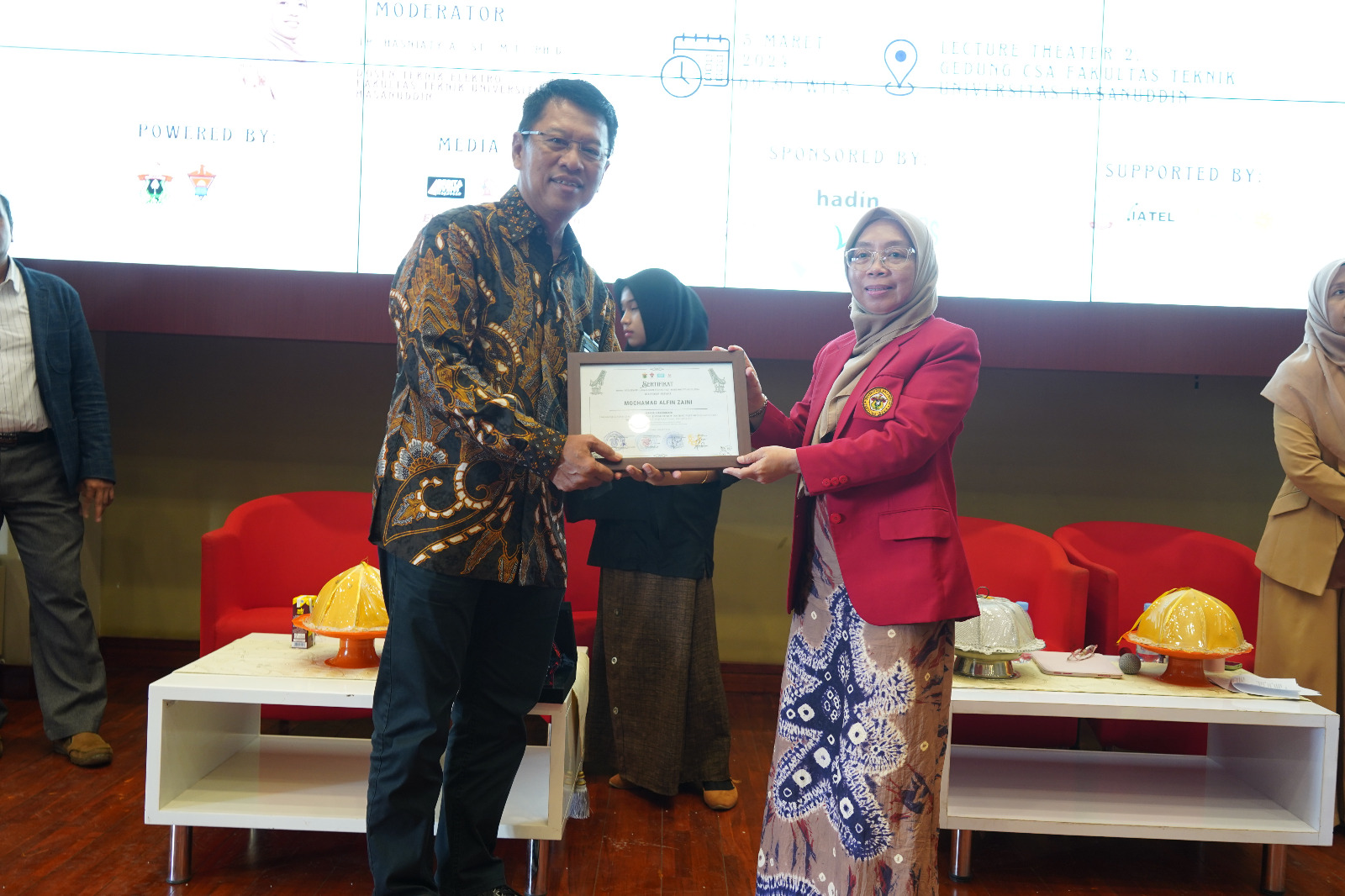 Seminar Energi Terbarukan di Unhas, Direktur Operasi PT Semen Tonasa Didaulat Jadi Narasumber