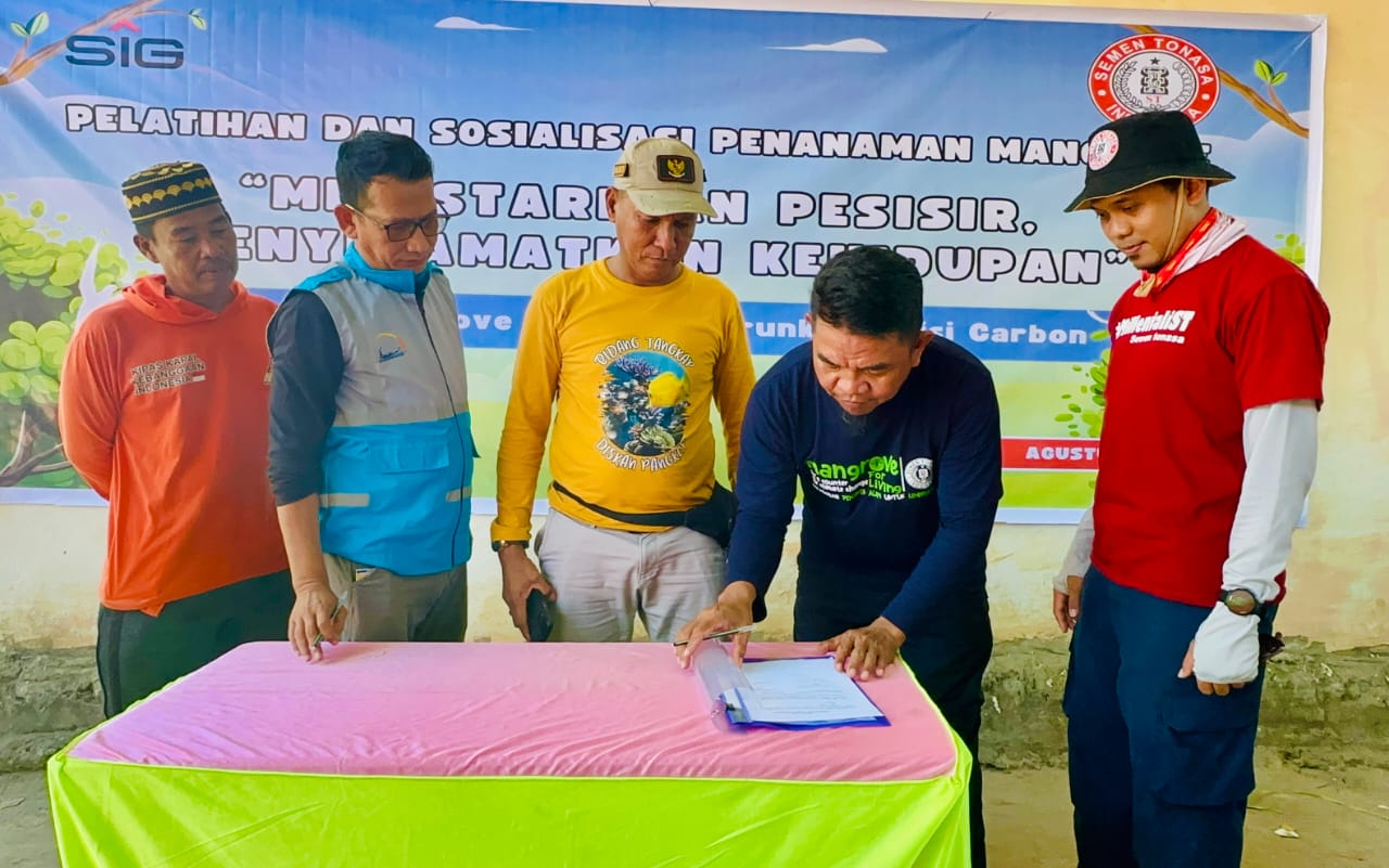 Semen Tonasa Latih Warga Pulau Pala Tanam Bakau dan Launching Sahabat Mangrove