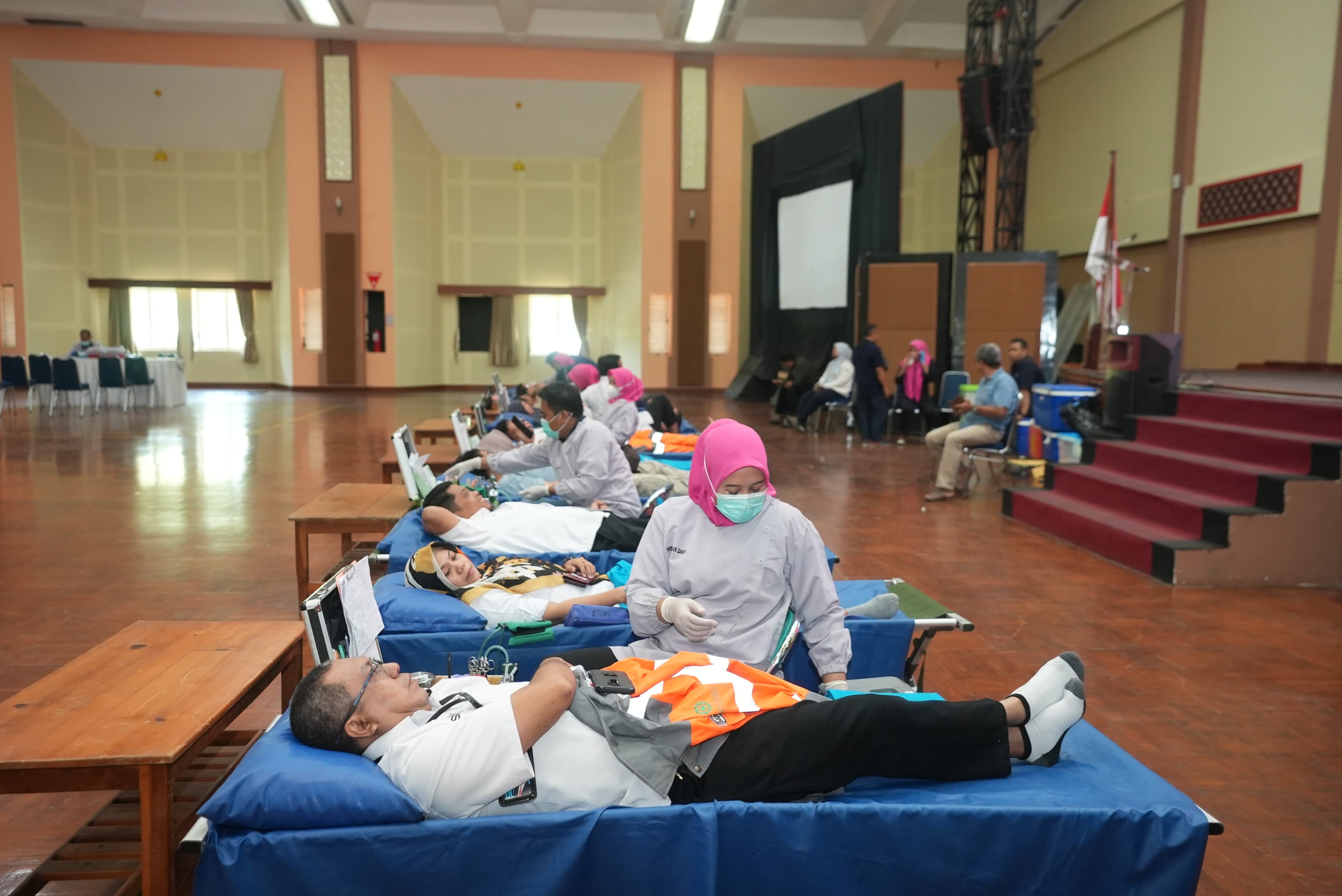 Ratusan Karyawan dan Karyawati PT Semen Tonasa, Padati Kegiatan Donor Darah