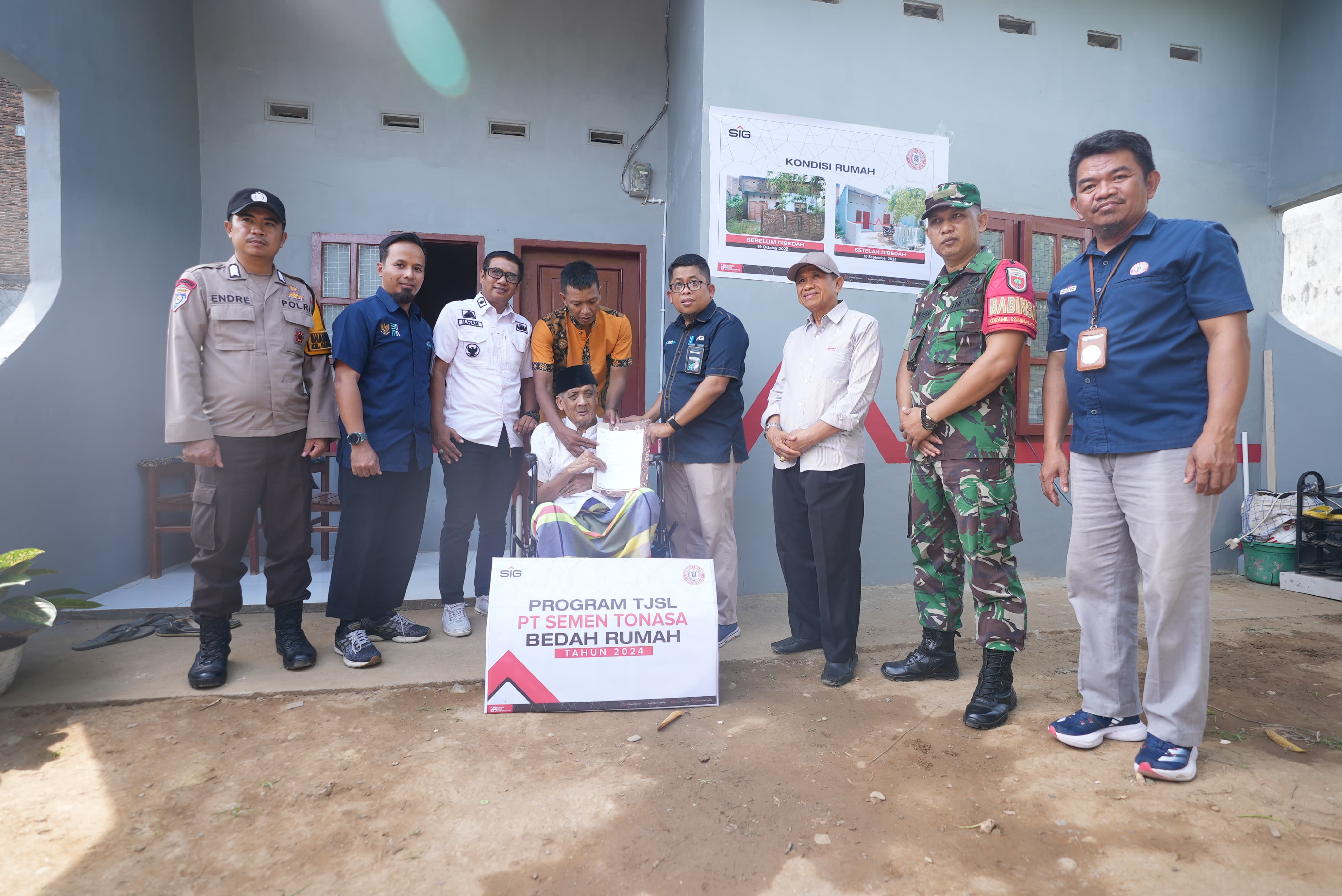 Program TJSL Semen Tonasa Bersahaja, serah Terimakan Bantuan Bedah Rumah