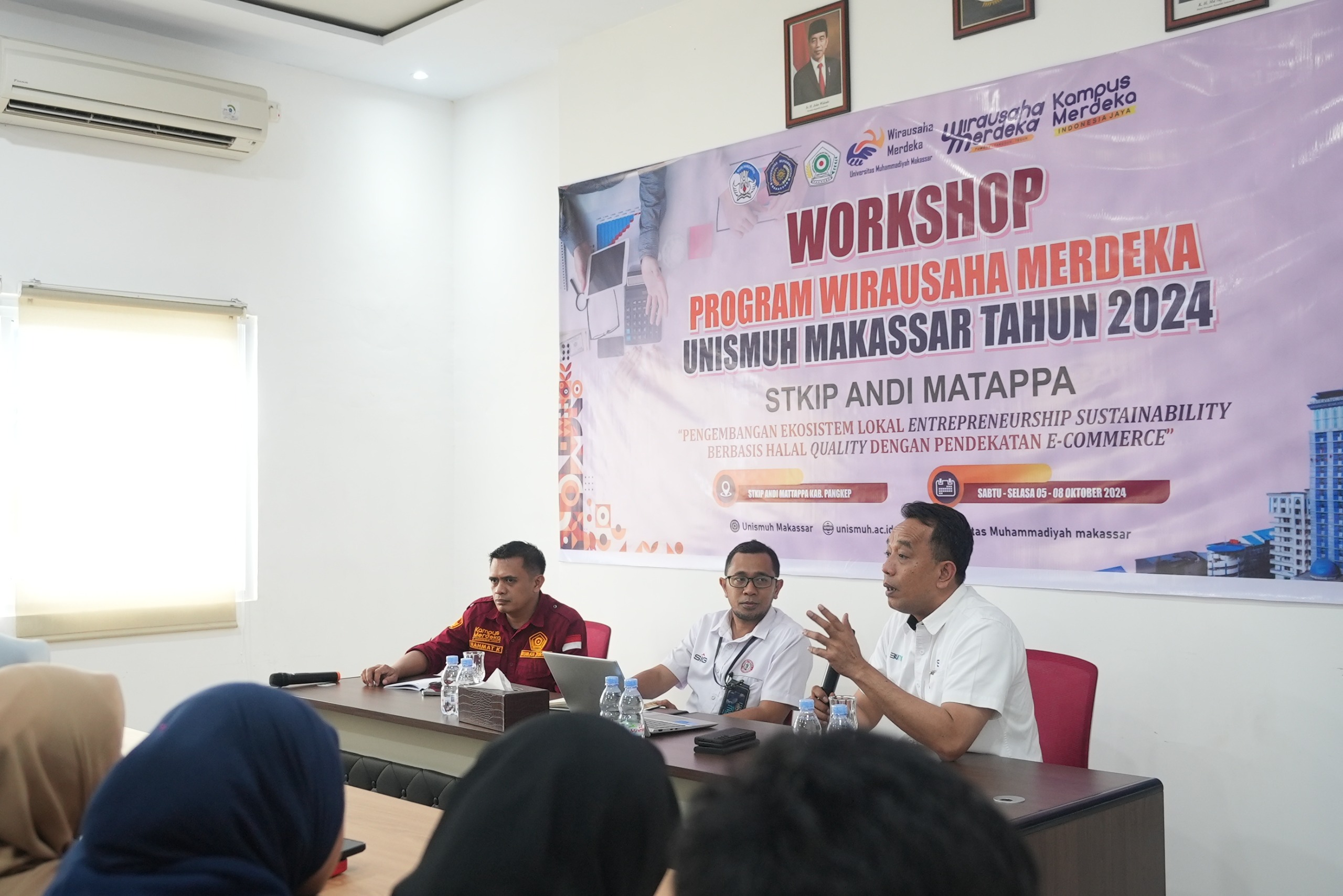 Dirut Semen Tonasa Sharing Materi Pengembangan Pada Worhsop Wisuda Merdeka Unismuh Makassar