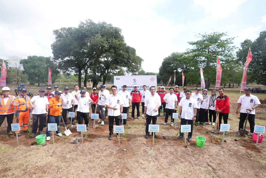 Rayakan HUT Ke 56, PT Semen Tonasa Tanam 20.000 Pohon Dan Apresias Karyawan Berprestasi