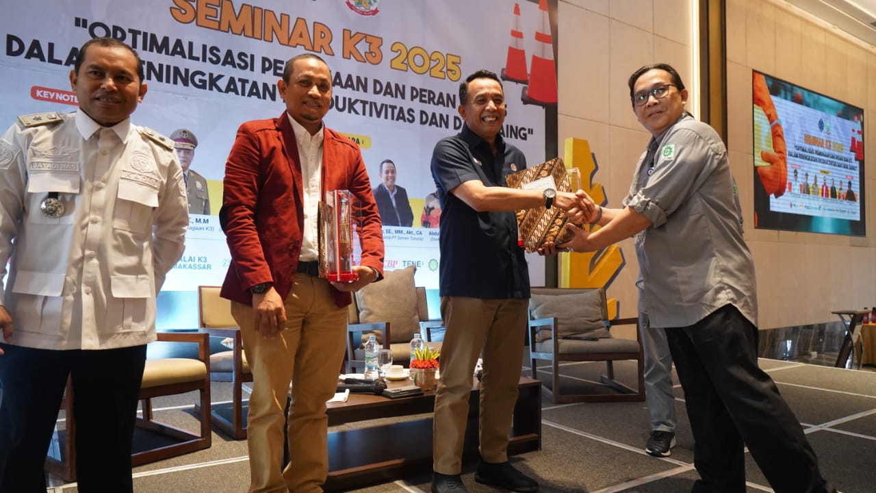 Direktur Utama Semen Tonasa Ingatkan Pentingnya Sadar K3 Saat Mengisi Seminar Bulan K3