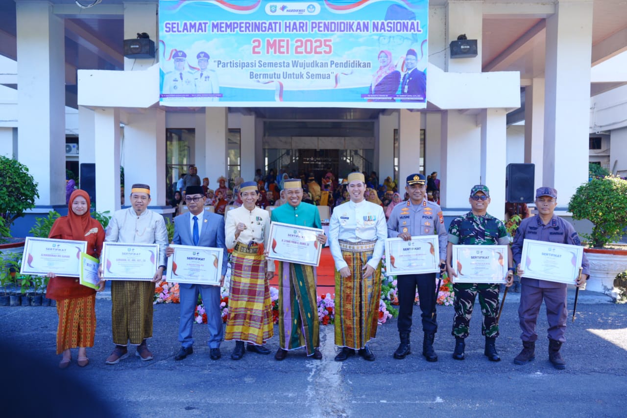 Wujud Nyata Komitmen di Dunia Pendidikan, PT Semen Tonasa Terima Penghargaan Hardiknas