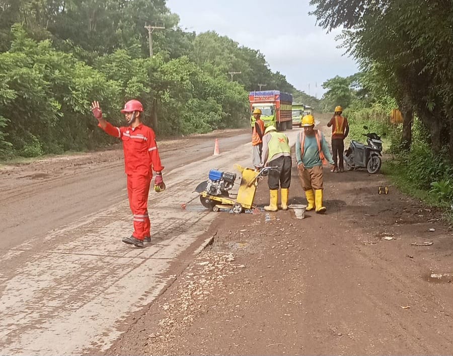 PT Semen Tonasa Dukung Perbaikan Infrastruktur