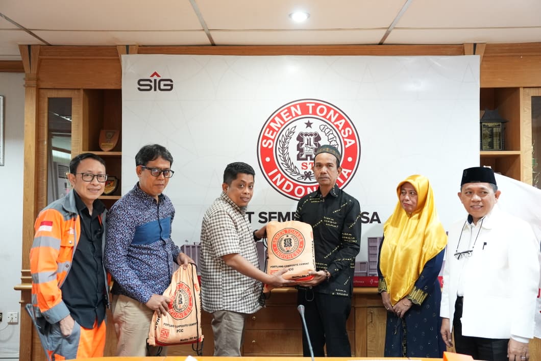 Dirut Semen Tonasa, Lepas Jemaah Calon Haji Keluarga Besar PT Semen Tonasa