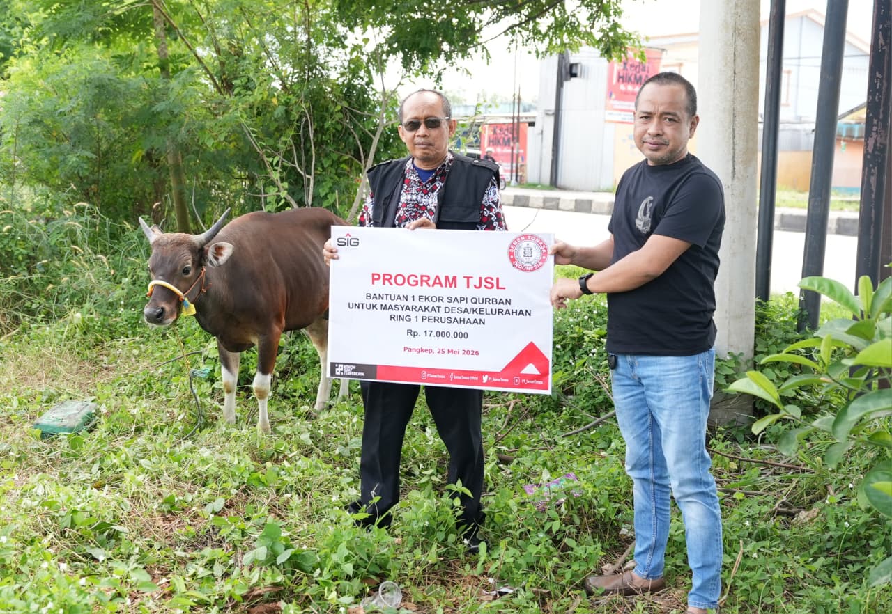 Momen Iduladha, PT Semen Tonasa Salurkan Bantuan Hewan Kurban